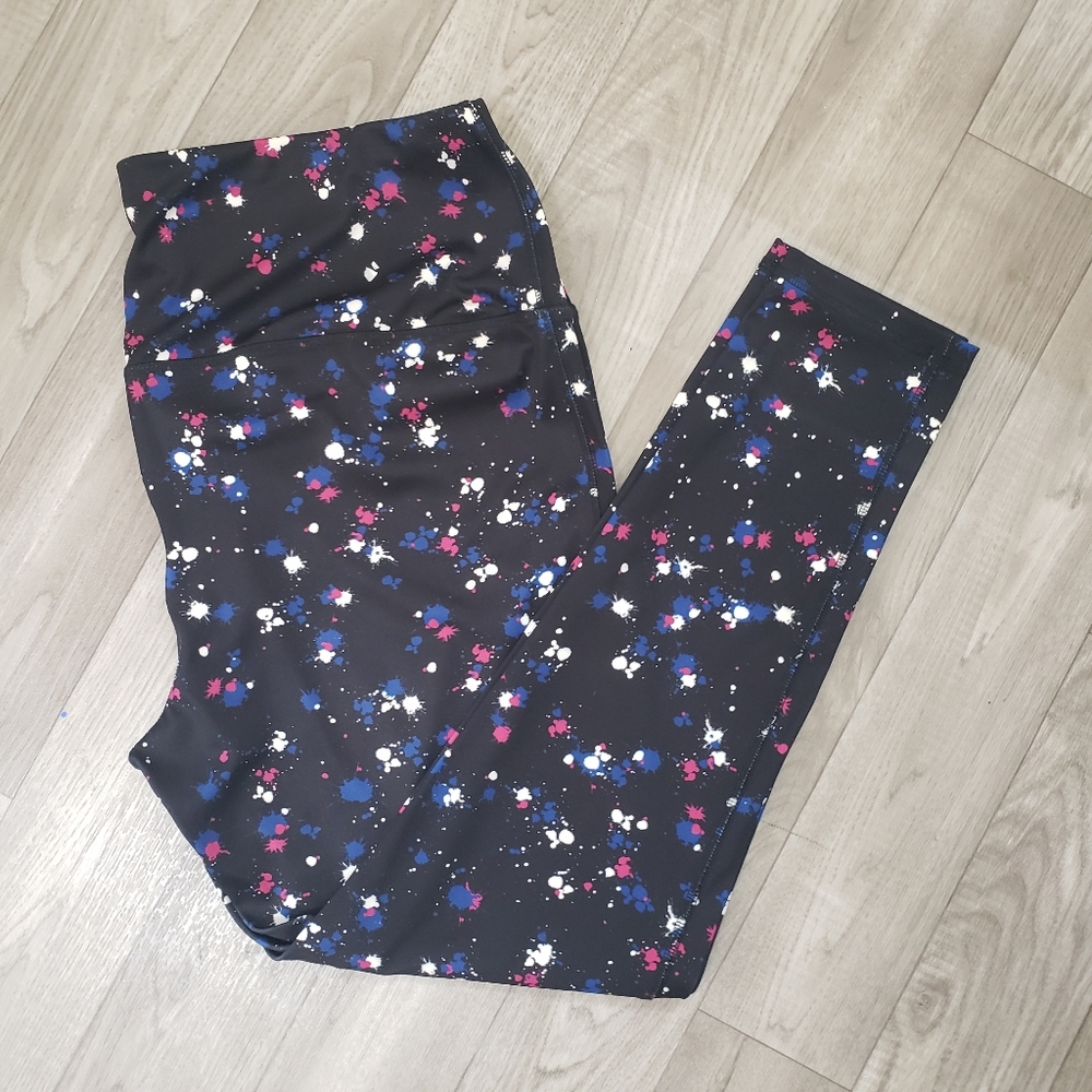 NWT- Chico's Black Paint Splatter So Slimming Zenergy Leggings